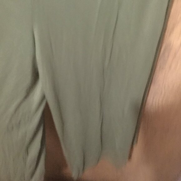 Suzy Shier wide legged cropped jumpsuit size medium has pockets army green - Picture 3 of 6